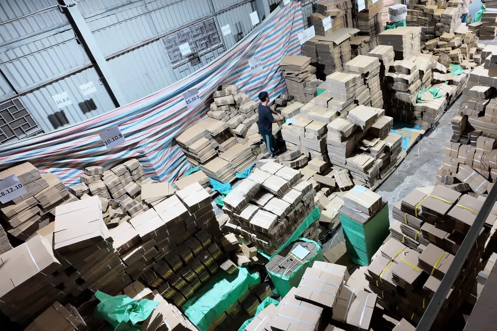 Ảnh: kho bìa carton Genbox với đa dạng size có sẵn